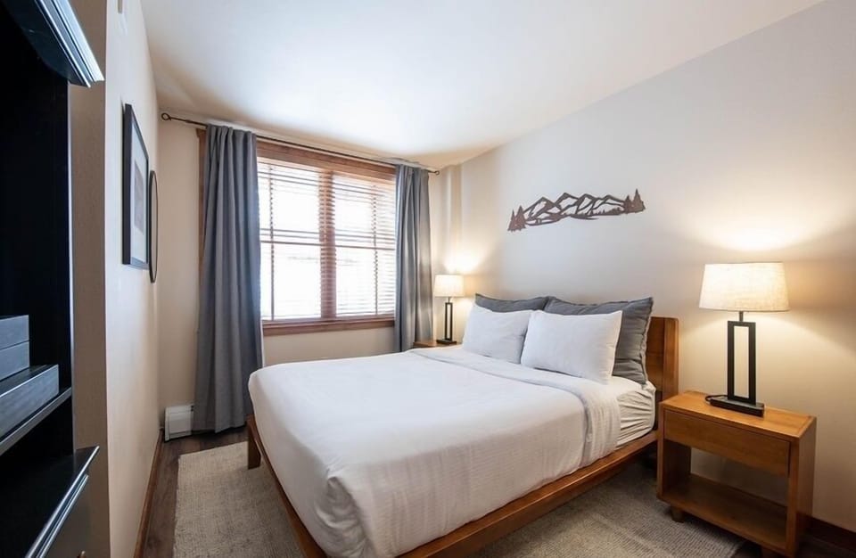 Lamp, Home Decor, Indoors, Bed, Furniture