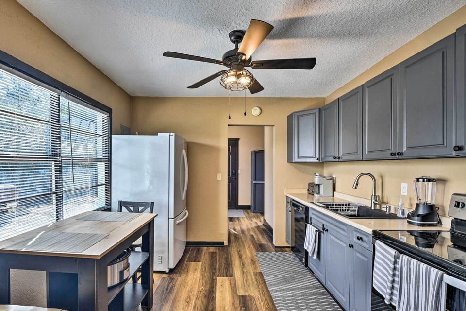 Kitchen | Dishware & Flatware | Keurig | Toaster | Crockpot