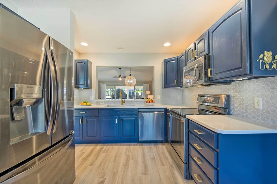 Kitchen | Equipped w/ Cooking Essentials
