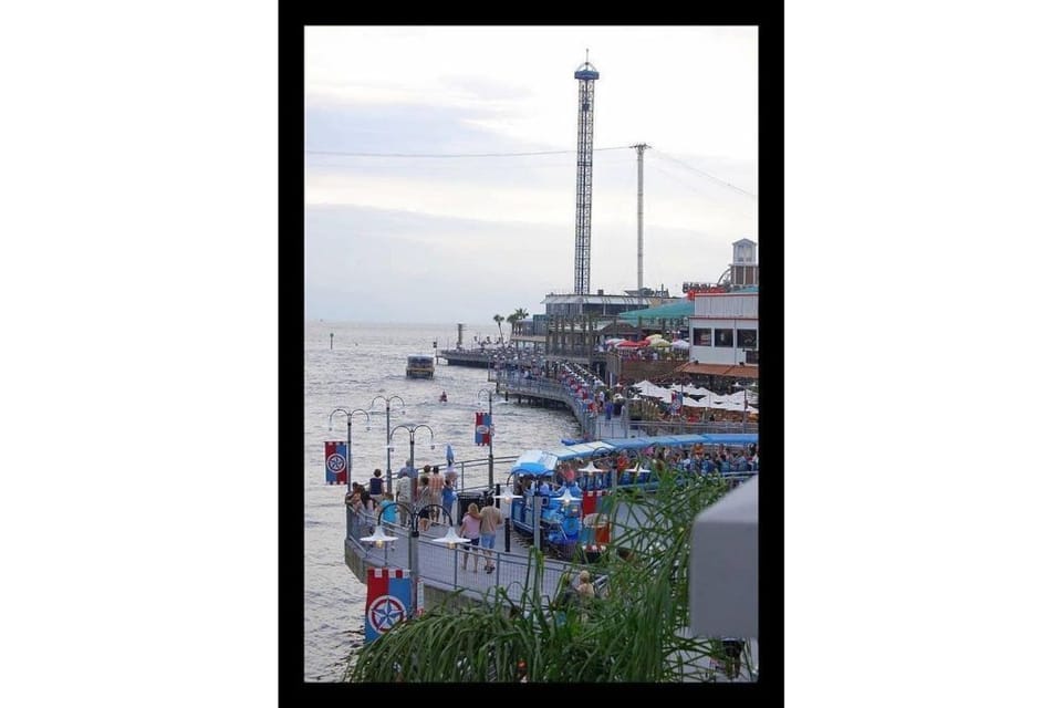 The Kemah Boardwalk - Tons of shops, restaraunts, and rides!