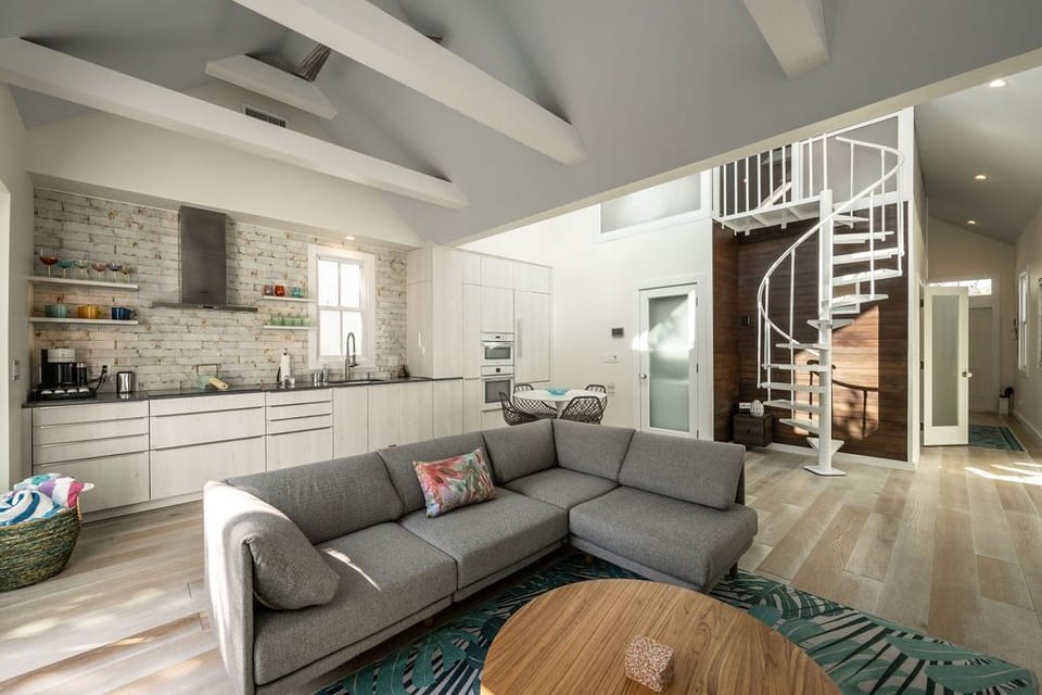 Living Room / Kitchen 