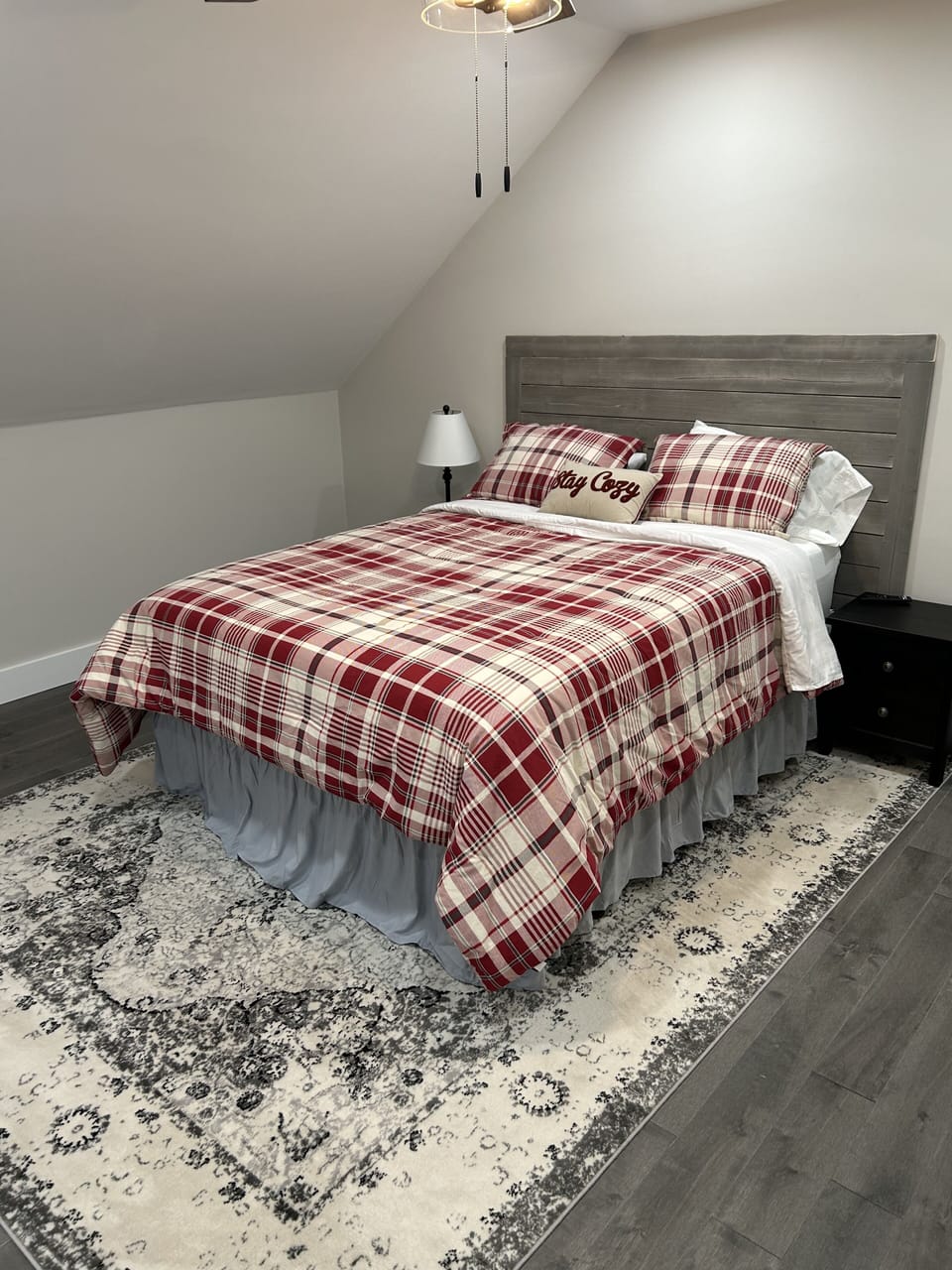 2nd floor queen bedroom