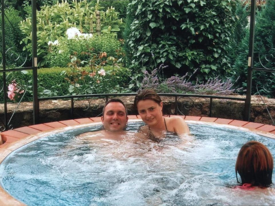 Outdoor spa tub