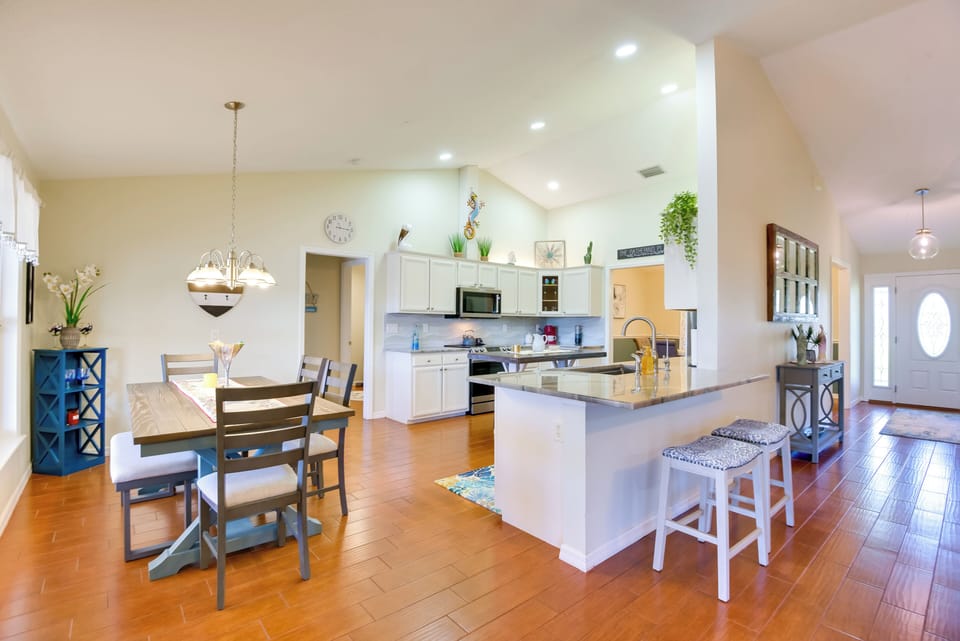 Dining Area | Dishware/Flatware