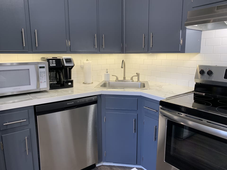 Single Keurig pods and full pot coffee maker available.