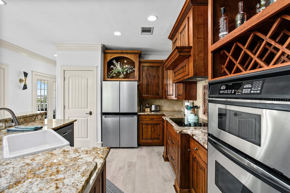 Everything you need to enjoy a meal! Dishes, pots, pans, bakeware, spices, etc.