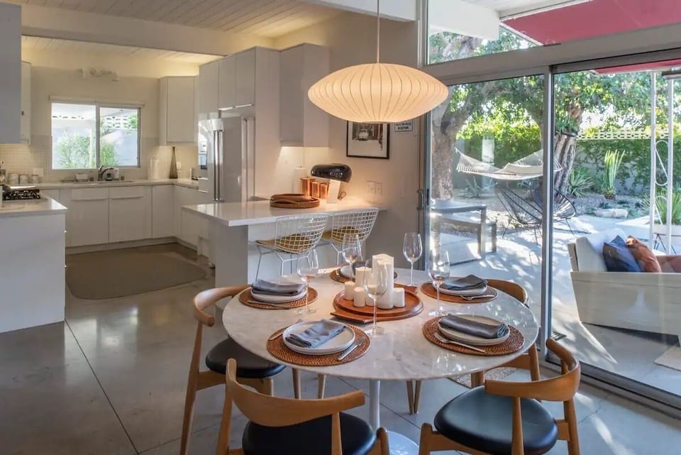 Eat in kitchen for 6