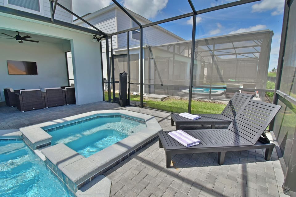 Spa and sun loungers