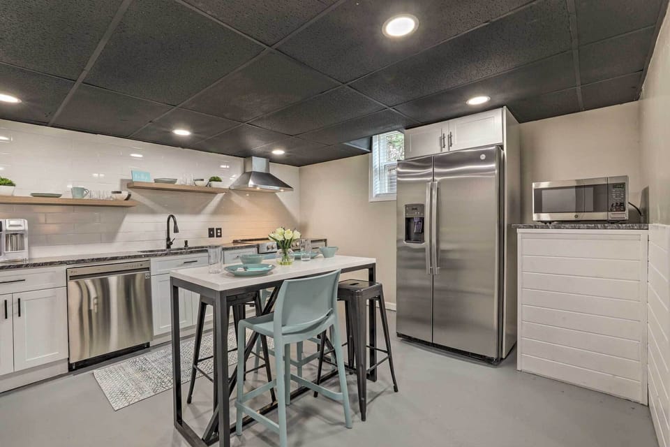 Kitchen | Single Story | Trash Bags & Paper Towels | Complimentary Toiletries