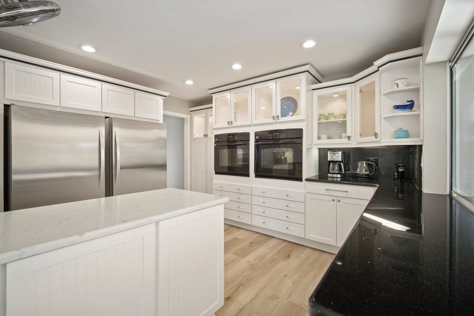Double ovens; professional fridge & freezer