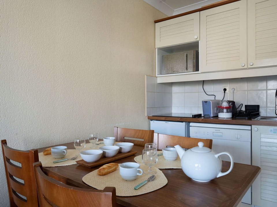 Tableware, Table, Furniture, Property, Dishware, Drinkware, Building, Cup, Coffee Cup, Wood