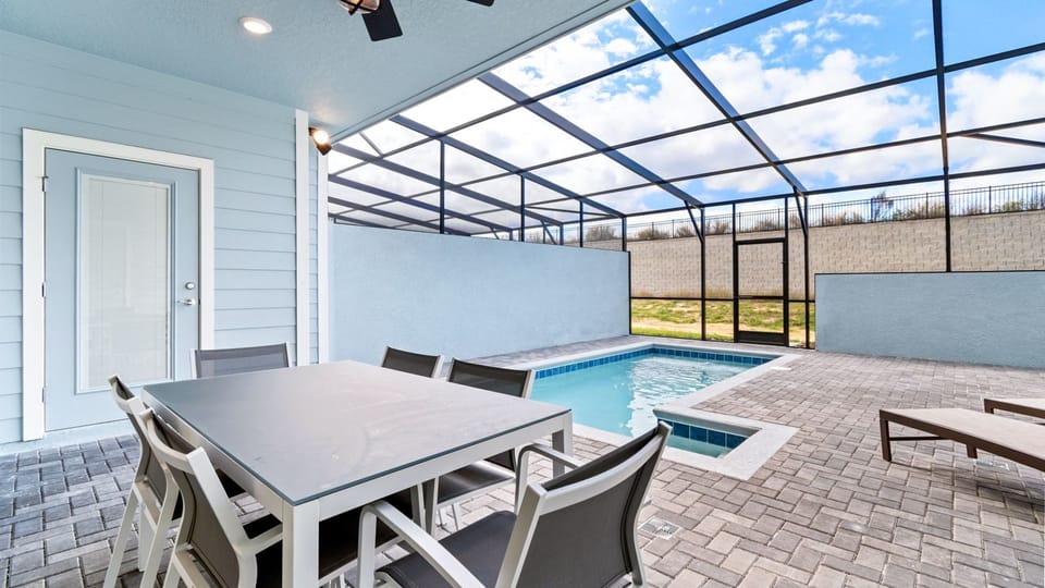 Patio Dining
Pool Faces West