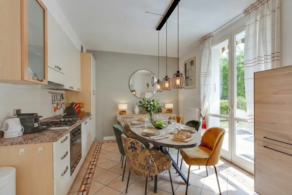 Kitchen and dining area