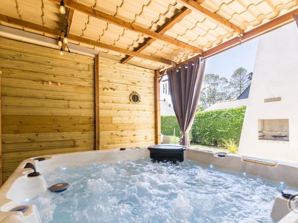 Indoor spa tub