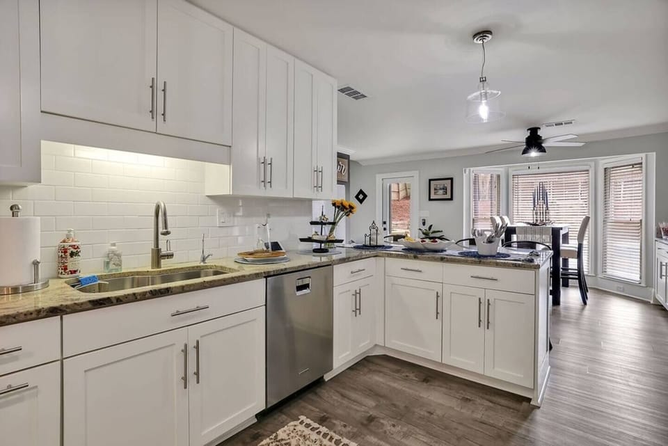 This kitchen is perfect and fully equipped for you!