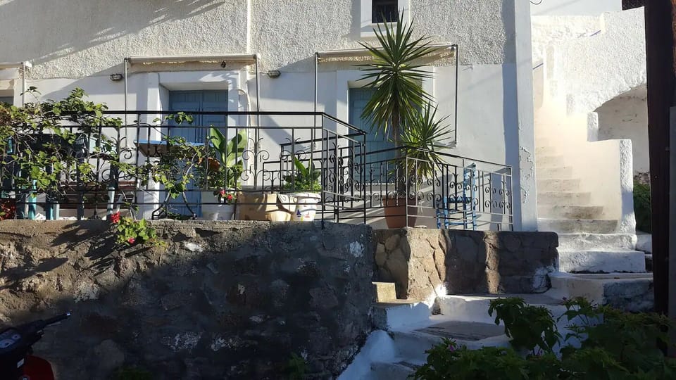 5 Steps leading to veranda and entrance