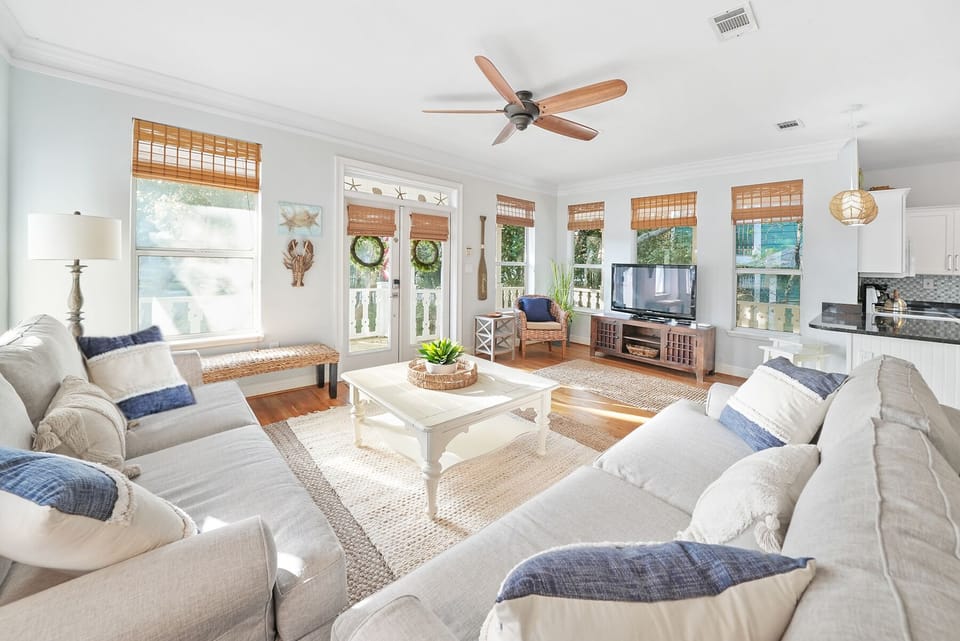 Living Area | Texas Tides by Gulf Tide Vacations | 73 Sunfish Street | Destin, FL