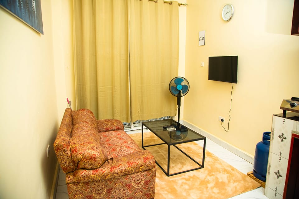 Living Room with 42" Smart TV