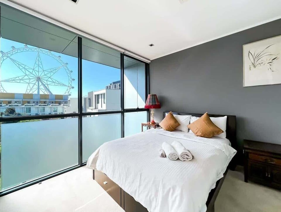 Bedroom with amazing Melbourne Star Observation Wheel view