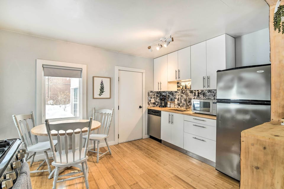 Kitchen | Cooking Basics | Spices | Dining Area | Free WiFi