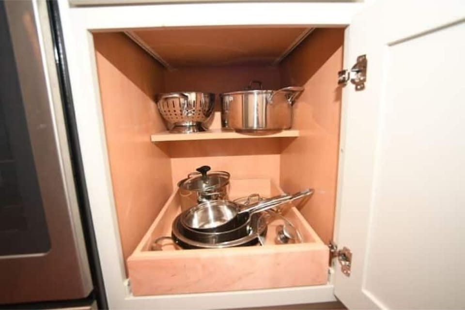 Plenty of pots and pans for all your cooking needs