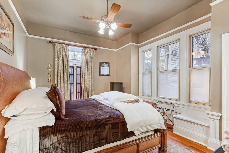 King Bedroom, accompanied with a private bathroom and balcony + luxurious bedding (2)
