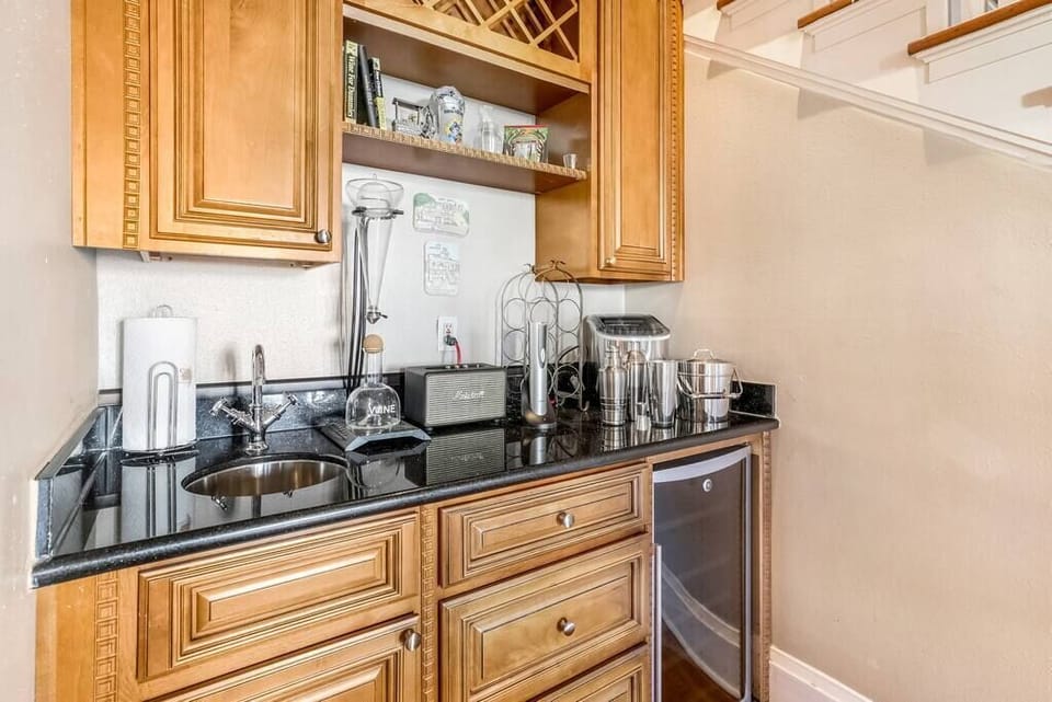 Wet Bar, suitable for all creations! (2)