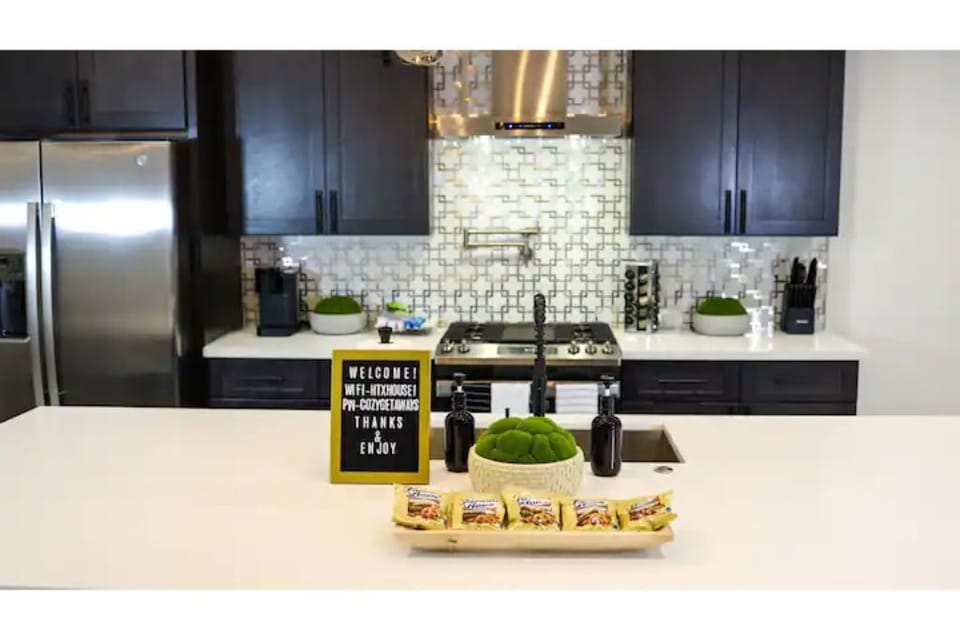 Fully equipped kitchen! Complimentary welcome snacks, water and wine.