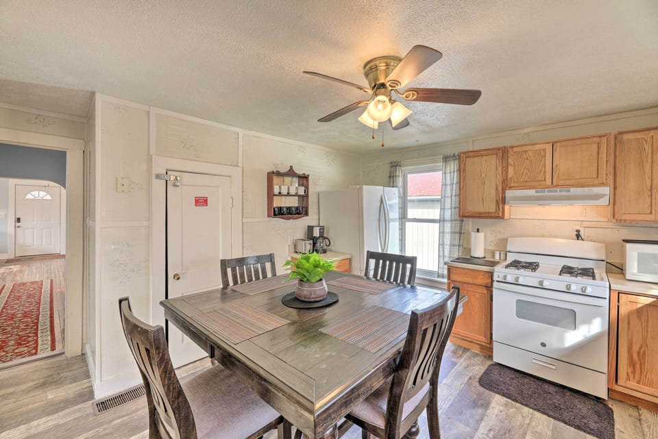 Dining Area | Dishware/Flatware | Trash Bags/Paper Towels