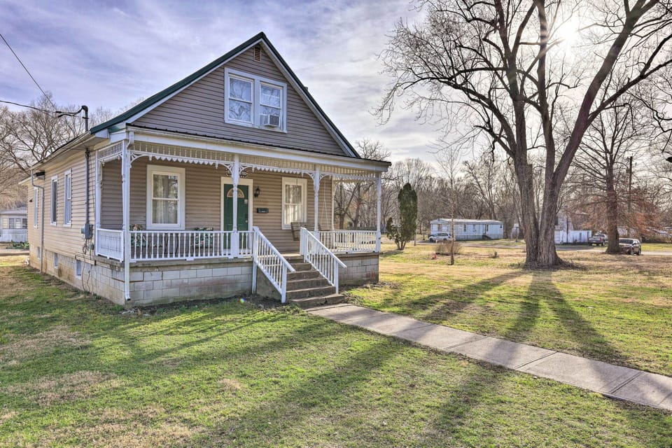 Manchester Vacation Rental | 3BR | 1.5BA | 1,500 Sq Ft | Stairs Required