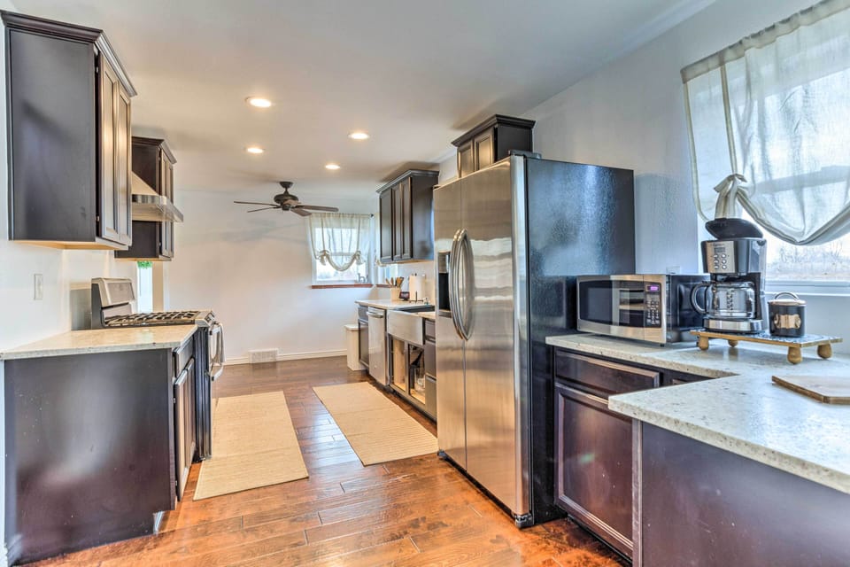 Kitchen | Dishware & Flatware | Coffee Pot | Complimentary Spices
