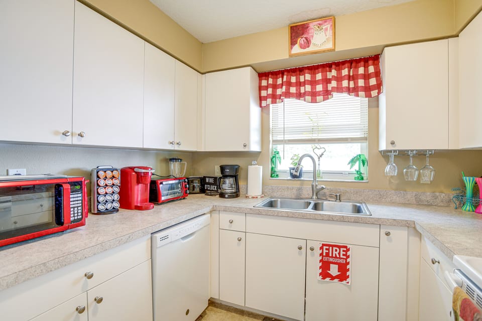 Kitchen | Cooking Basics | Drip Coffee Maker | Paper Towels/Trash Bags Provided