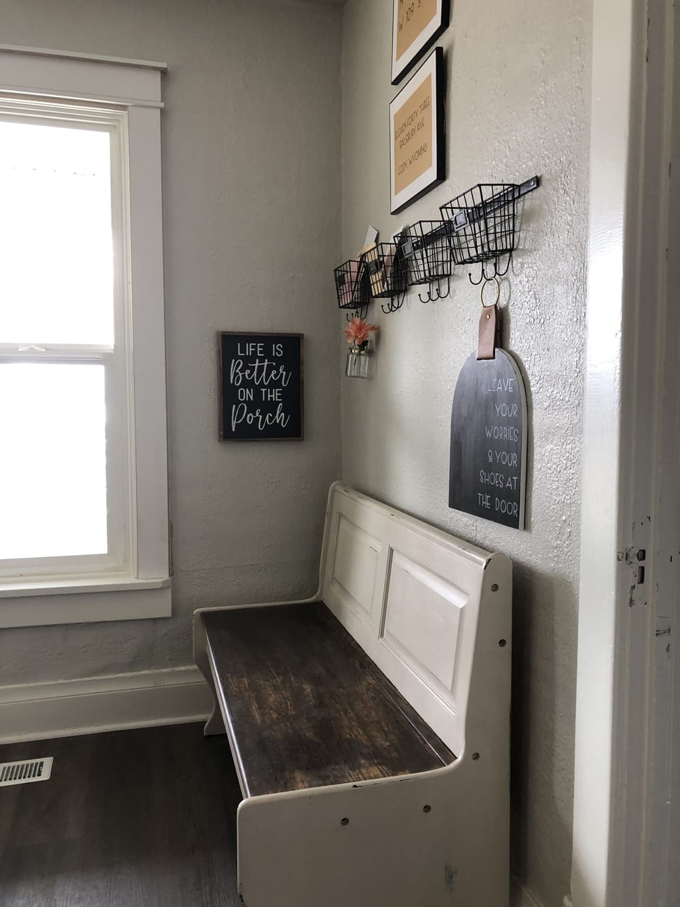 Entryway bench 