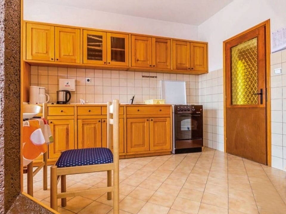 Cabinetry, Countertop, Furniture, Kitchen, Drawer, Building, Wood, Interior Design, Flooring, Home Appliance