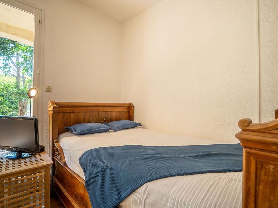 Furniture, Property, Building, Comfort, Azure, Textile, Wood, Bed Frame, Window, Shade