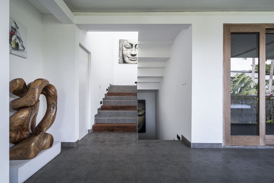 Top Floor leading to bedrooms