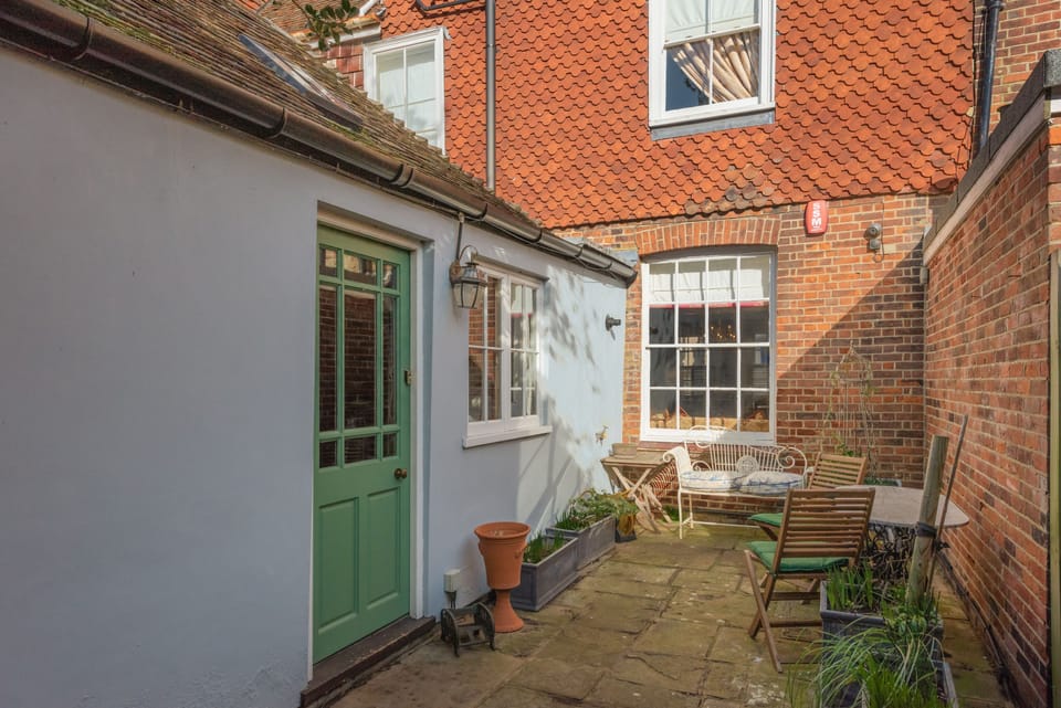 A secluded city sun trap Courtyard Garden 