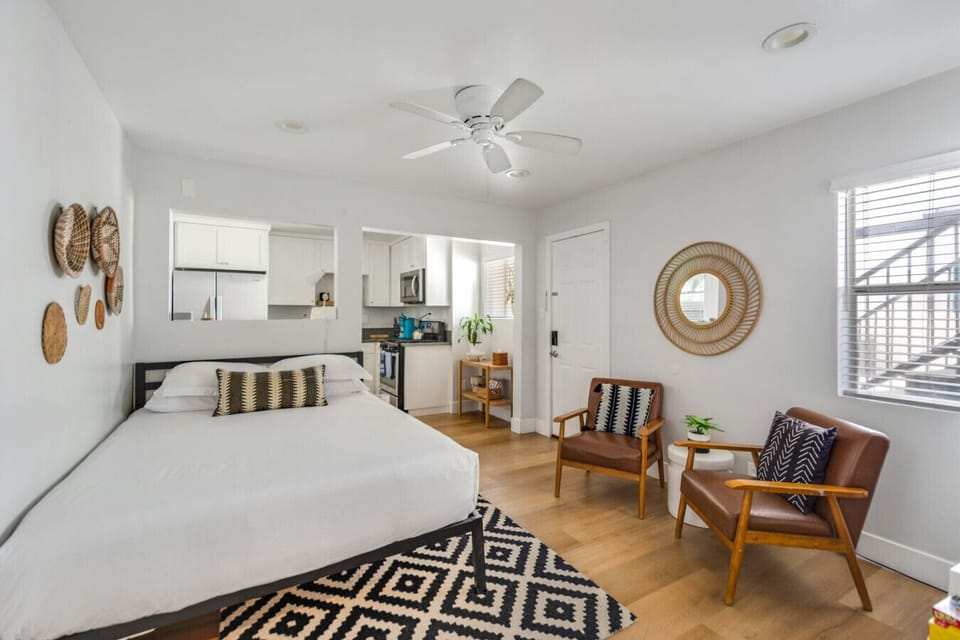 Super cozy queen size bed and nots of natural light.