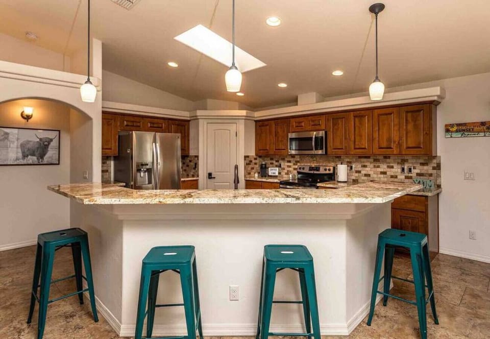 4 barstools at the kitchen island