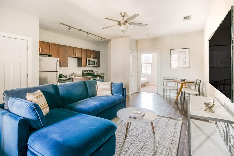 CozySuites MusicRow Classy 1BR w/free parking!