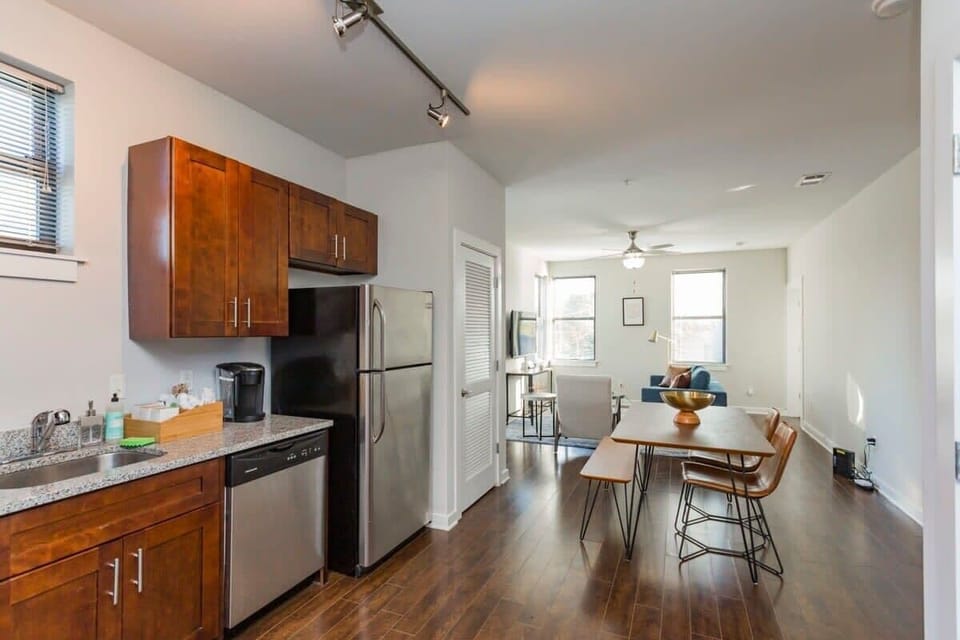 Kitchen & Dining
