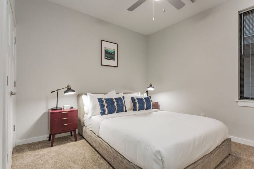 CozySuites Music Row – Luxe 1BR w/free parking!