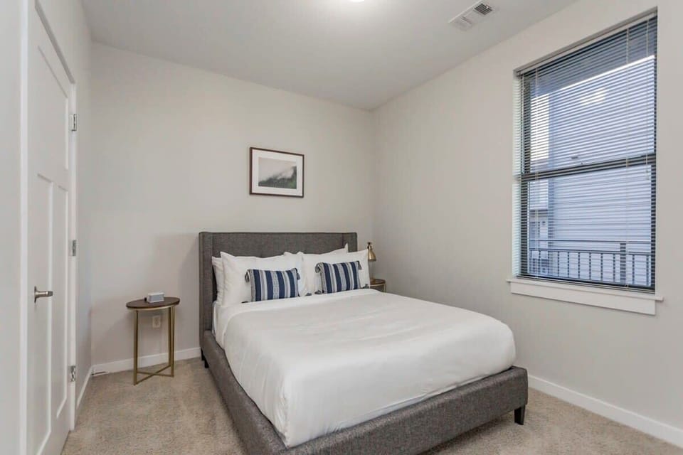 Cozysuites Music Row Stylish 2BR w/free parking!