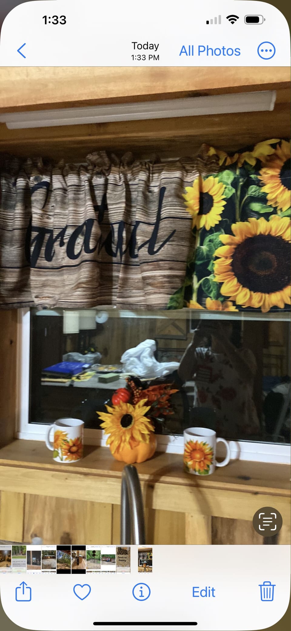 Kitchen sunflower decor