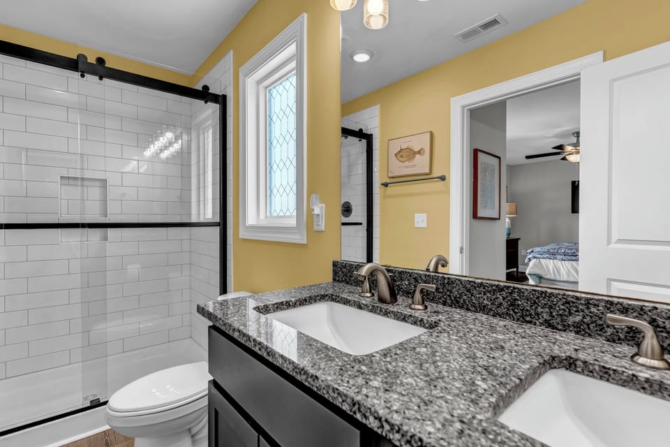 Master Suite 1 private bathroom w/ Dual vanities