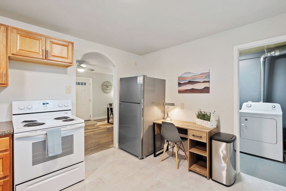 Kitchen with dedicated work space area with WiFi up to 500 mbps