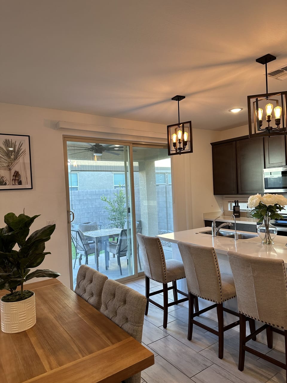 Dining table & Island 