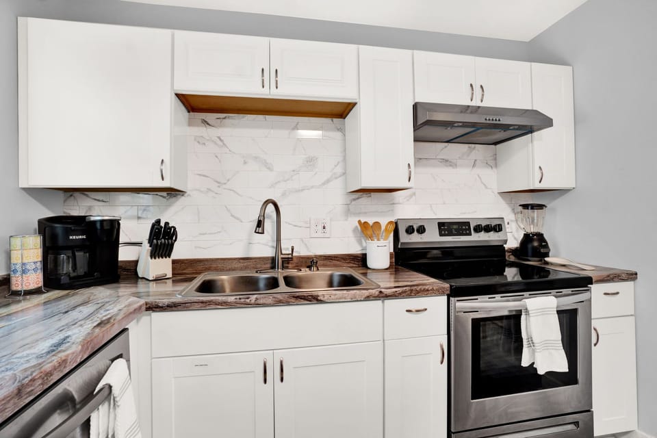 Stove, microwave & dishwasher. Starter hand & dishwashing soap included.