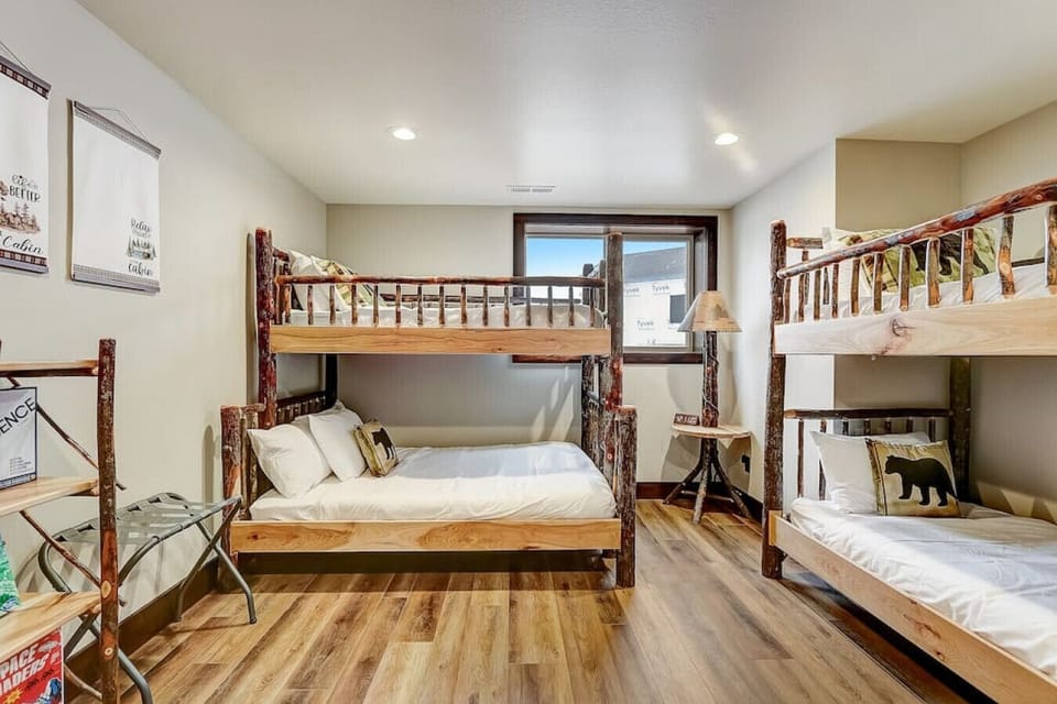 4th bedroom w/ twin over full bunks