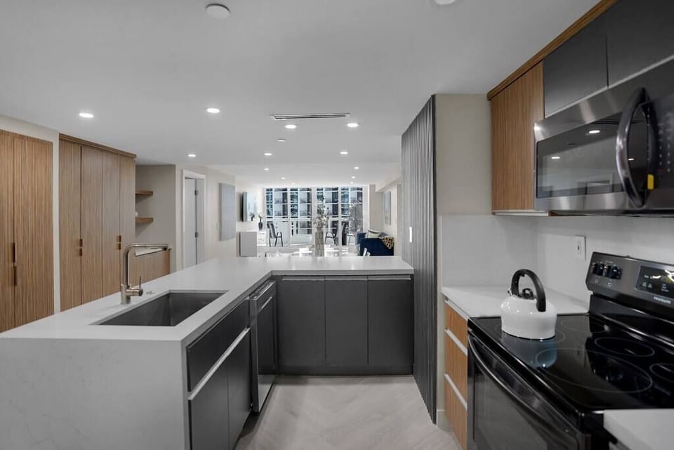 Fully equipped open concept kitchen with washer/dryer